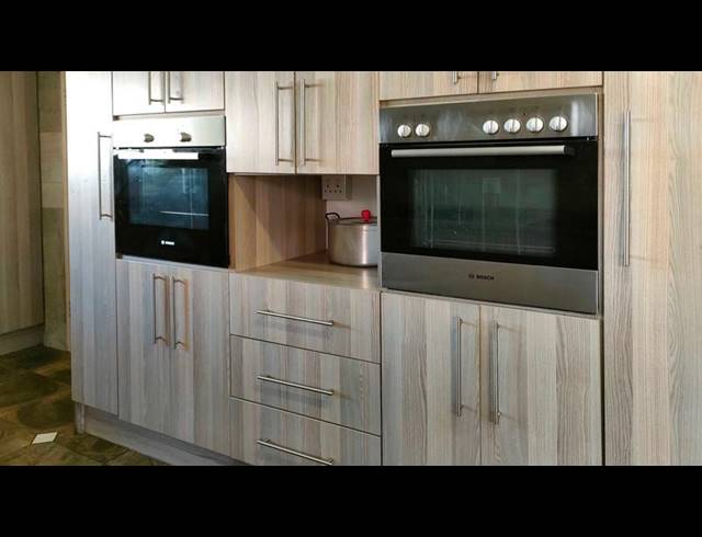10 BEDROOM HOUSE FOR SALE IN DUVHA PARK